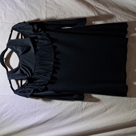 Woman's black top - Picture 4 of 4